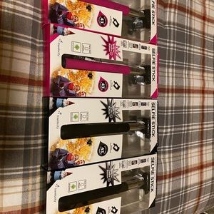 Travelocity Selfie Sticks